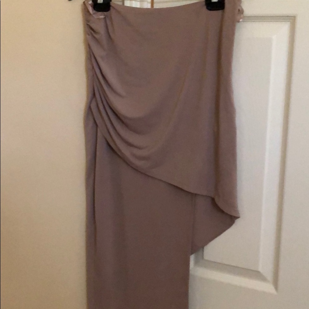 Asymmetric skirt